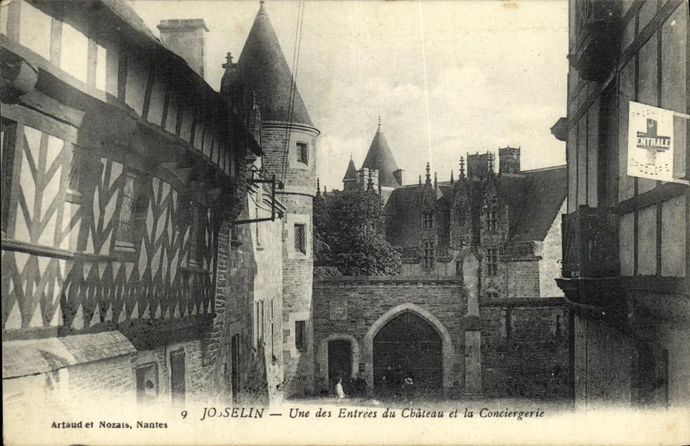 Joselin — Eine der Eingänge zum Schloss und die Conciergerie — Artaud et Nozais, Nantes - Vorderseite