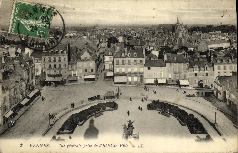 VANNES — Allgemeine Ansicht vom Rathaus — LL. - Vorderseite