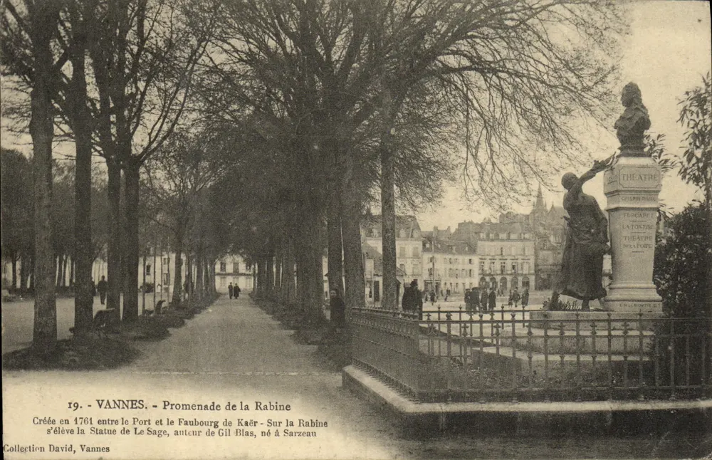 VANNES - Passeio da Rabine - Estátua de Le Sage, autor de Gil Blas - Frente