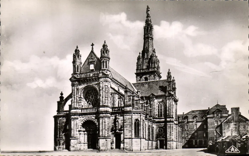 Ste-Anne-d'Auray — Vista geral da Basílica — Cie des Arts Photomécaniques, Paris - Frente