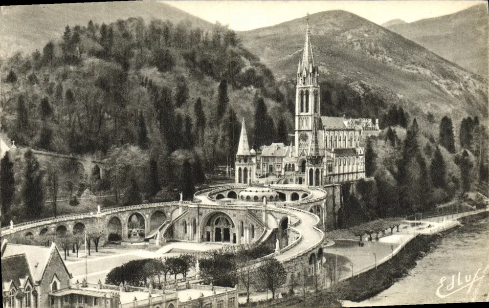 Lourdes — Vista geral da Basílica — Edição P. Doucet, n°32 - Frente