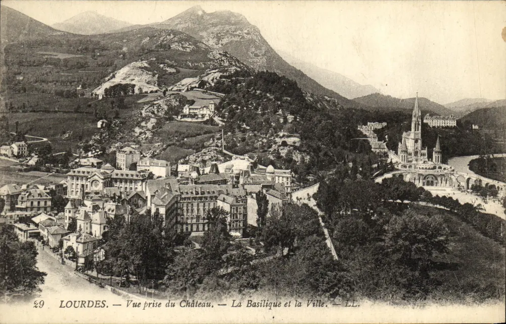 Lourdes — Ansicht vom Schloss — Die Basilika und die Stadt — LL. - Vorderseite