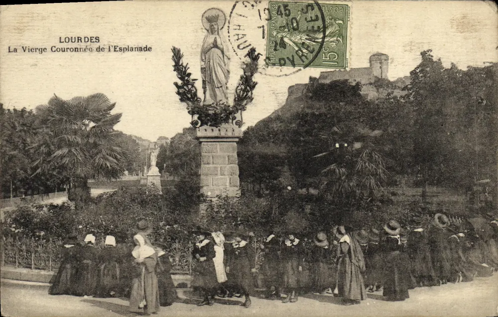Lourdes — A Virgem Coroada da Esplanada — Editor não identificado - Frente
