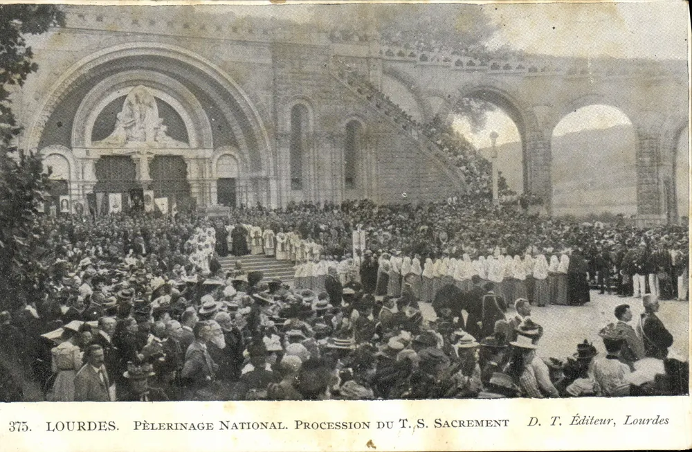 Lourdes — Nationaler Pilgerzug. Prozession des Heiligen Sakraments — D. T. Verlag, Lourdes - Vorderseite