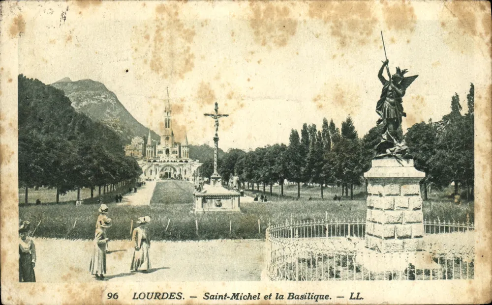 LOURDES. — O Santo Miguel e a Basílica. — LL. — N° 96 - Frente