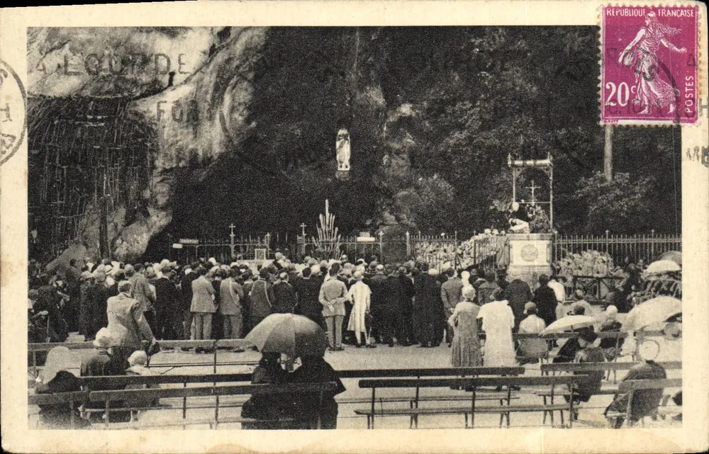 Lourdes — Gruppe von Pilgern vor der Wundergrotte — Ausgabe von Laxe P. Tontet - Vorderseite