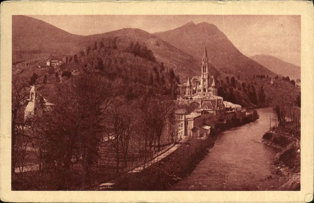 Lourdes — Die Basilika und das Interalliierte Denkmal — Edition P. Doucet Lourdes n°31 - Vorderseite