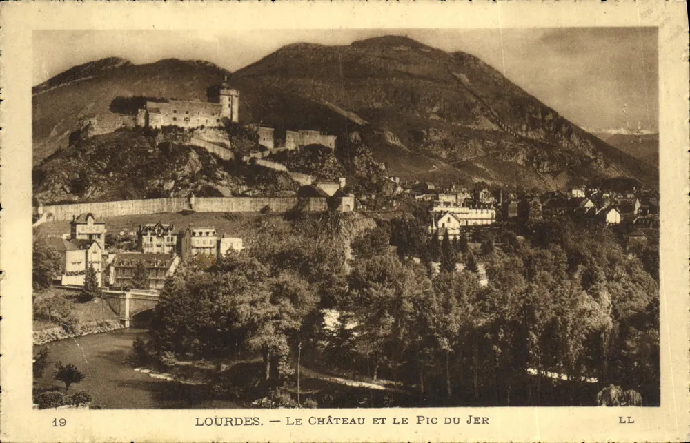 Lourdes — O Castelo e o Pic du Jer — LL - Frente