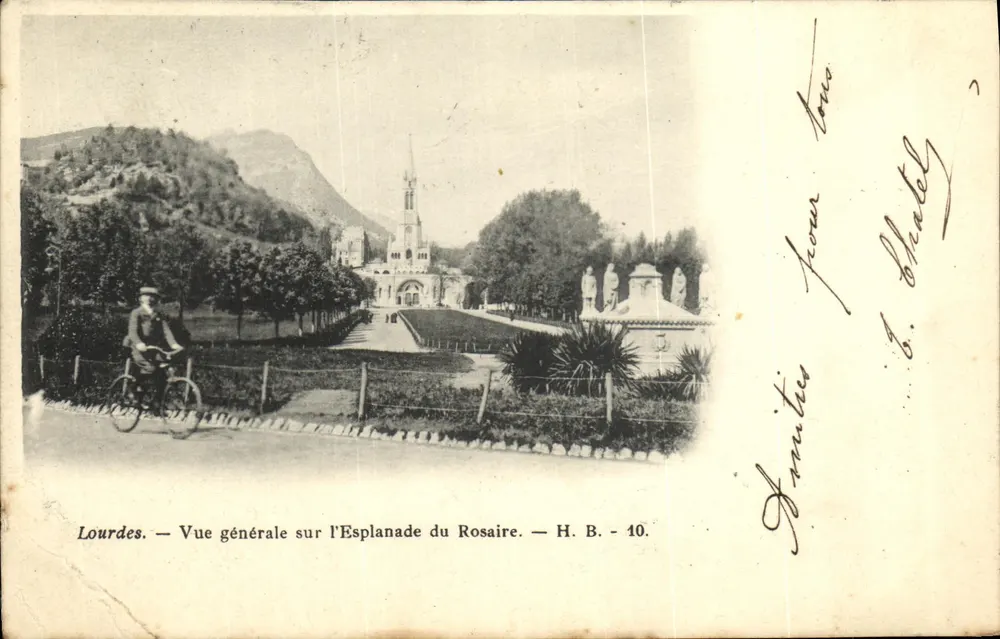 Lourdes — Allgemeiner Blick auf die Esplanade du Rosaire — H. B. - 10. - Vorderseite
