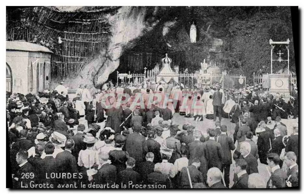Lourdes — Die Grotte vor dem Beginn der Prozession — Nummer 2669 - Vorderseite