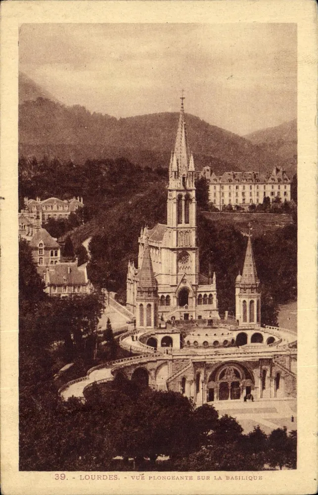 Lourdes - Vista aérea da basílica — Cité Labouche frères, n°39 - Frente