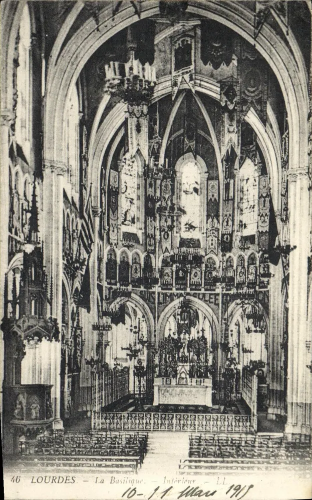 Lourdes — A Basílica — Interior — 10-11 Março 1919 - Frente