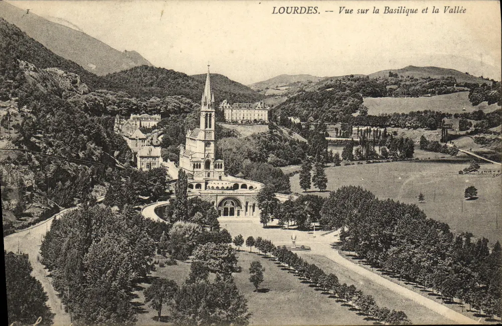 LOURDES — Ansicht der Basilika und des Tals - Vorderseite