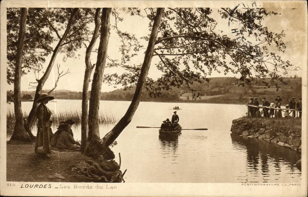 Lourdes — As Margens do Lago — Platinogravure LL. Paris - Frente