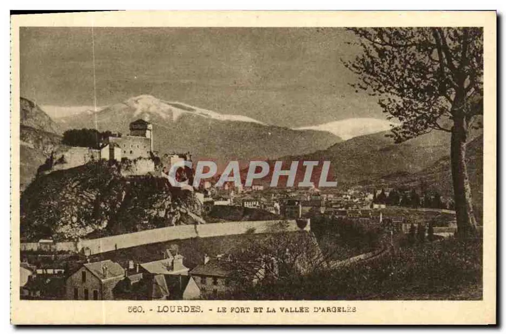 Lourdes - Le Fort und die Vallée d'Argelès — Édition Galeries Modernes, Tourtel-Houblrous, Lourdes, n° 560 - Vorderseite
