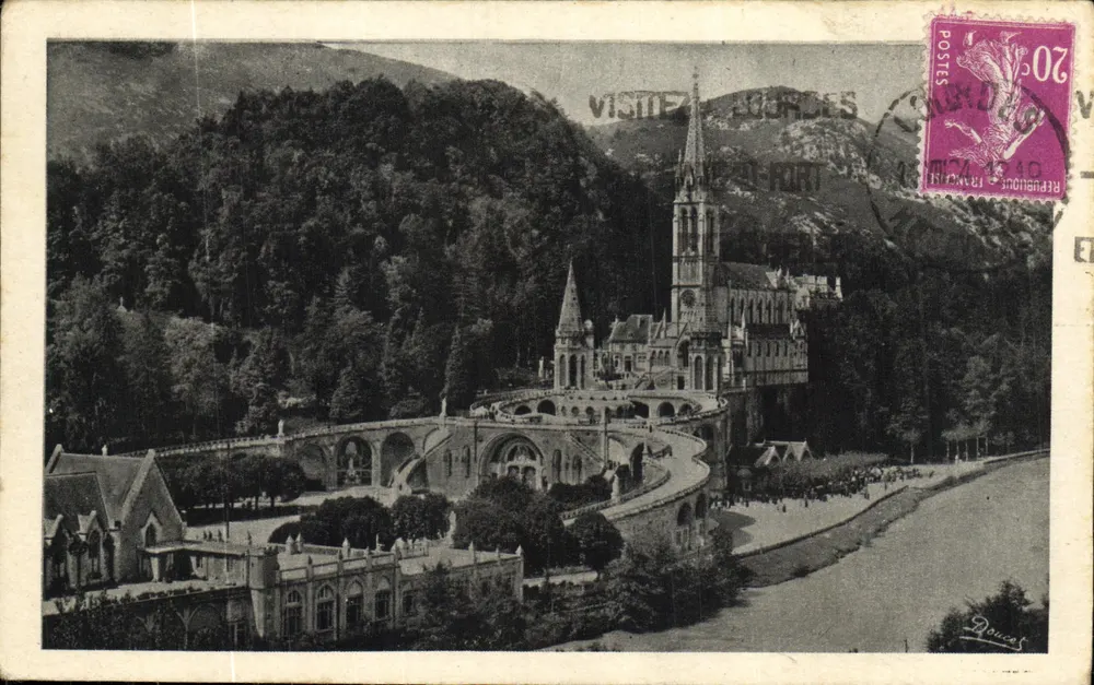 Lourdes — Vista geral da Basílica — Edit. P. Doucet, n°32 - Frente