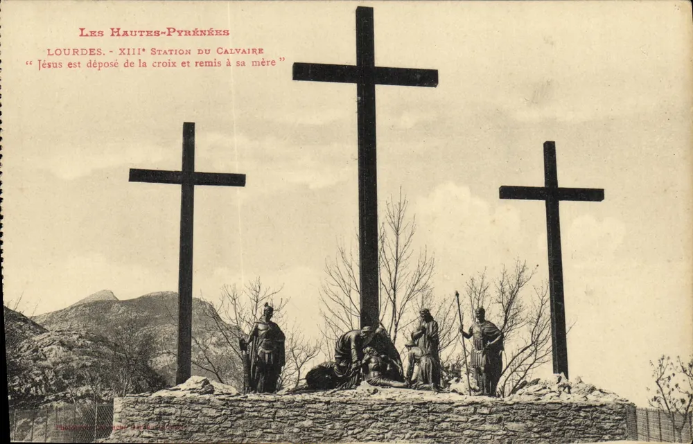 Lourdes - XIIIª Estação do Calvário — Jesus descido da cruz e entregue à sua mãe - Frente