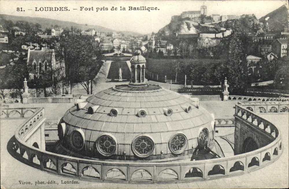 Lourdes — Forte tomada da Basílica — Viron, fot.-edit., Lourdes, n°81 - Frente