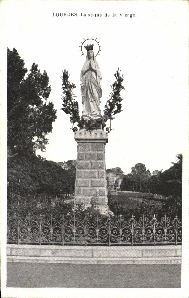 Lourdes. Statua Najświętszej Panny Marii. - Awers