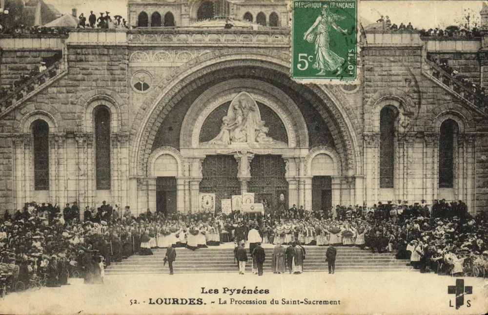 Lourdes — La Procession du Saint-Sacrement — Les Pyrénées, éditeur L.S. - Frente