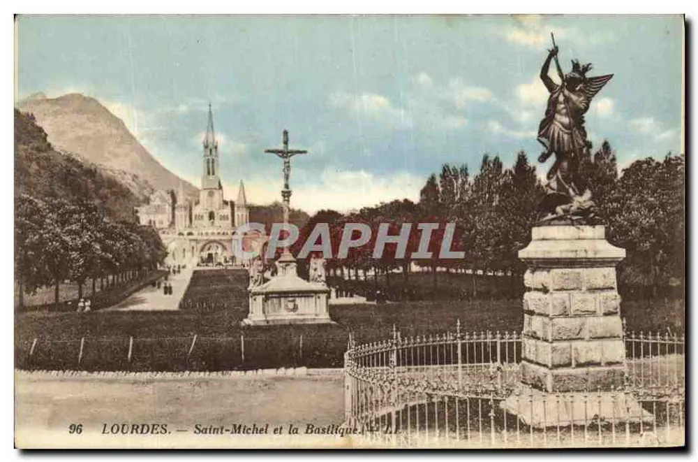 Lourdes — Santo Miguel e a Basílica - Frente