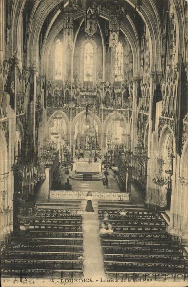 Lourdes — Interior da Basílica — Editor L.S. n° 38 - Frente