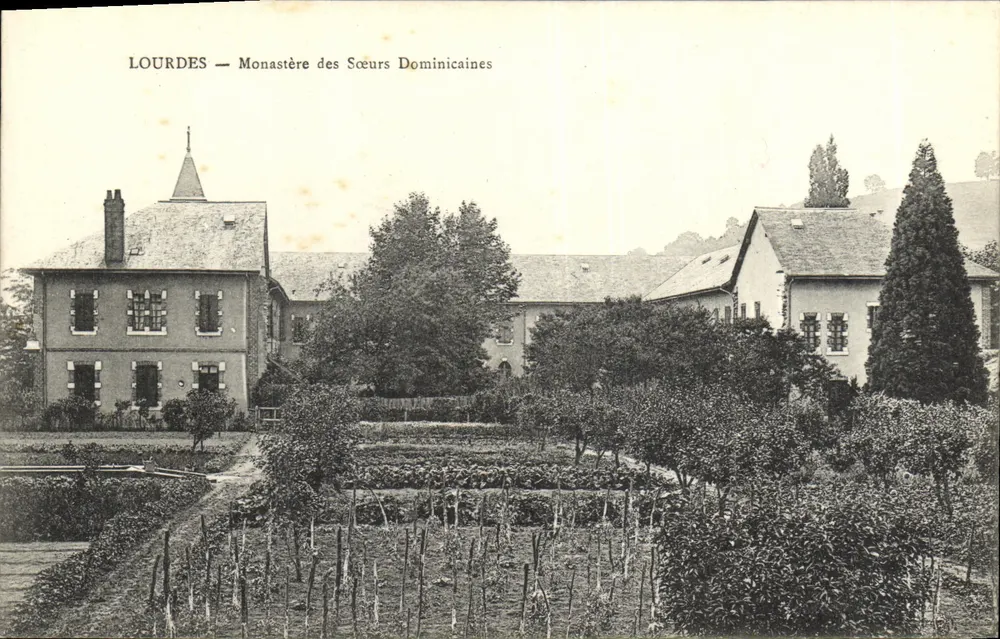 Lourdes — Kloster der Dominikanerinnen - Vorderseite