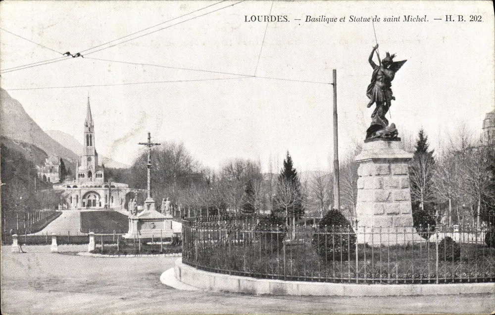 Lourdes — Basílica e Estátua de São Miguel — H. B. 202 - Frente
