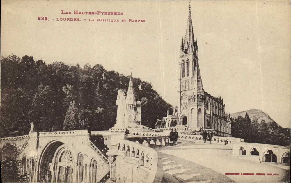 Lourdes — A Basílica e Escadas — Autotipo Labeur Frères, Toulouse - Frente