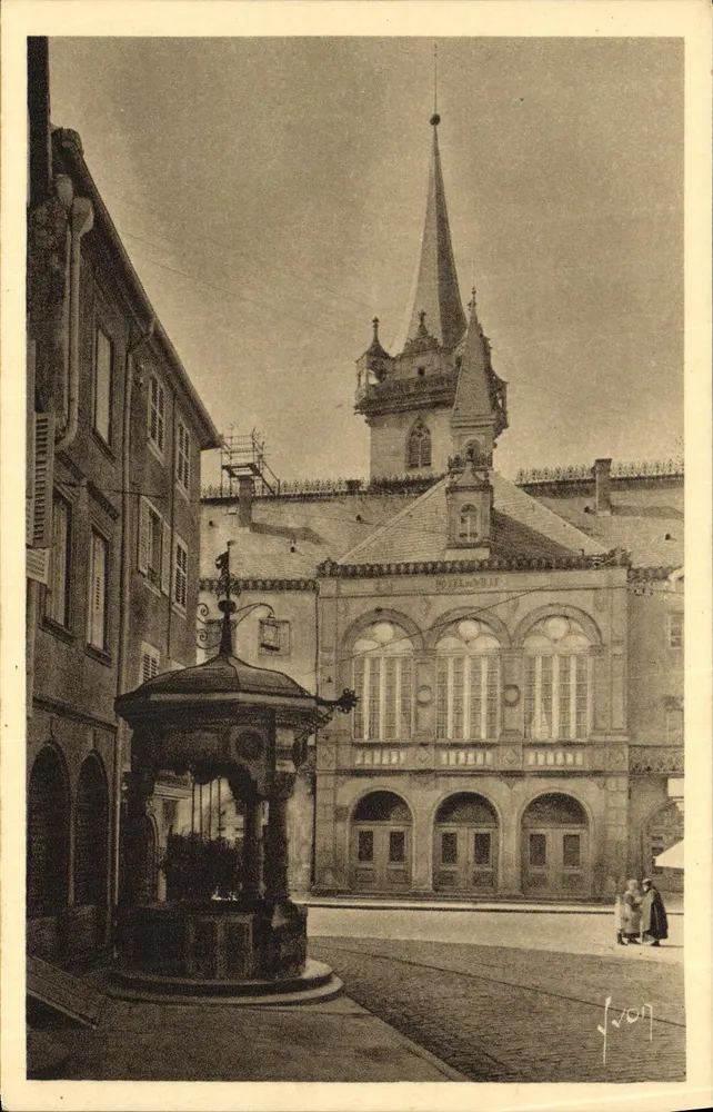 Obernai — Puits des Six Seaux und Rathaus (1579) — J. VON - Vorderseite