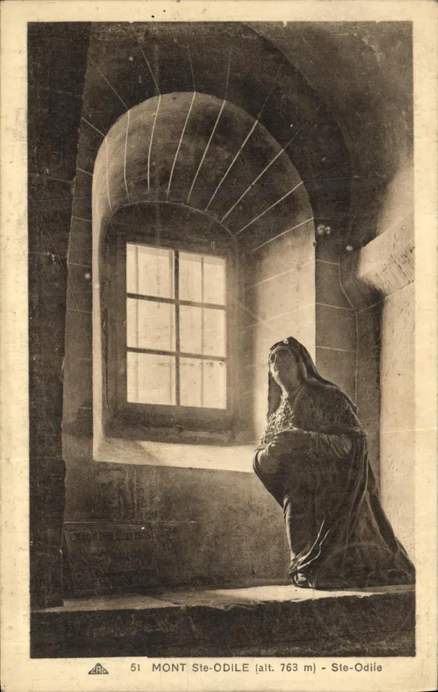 Estátua de Santa Odila — Montanha Santa Odila (alt. 763 m) — C° Alsacienne dos Artes, Strasbourg - Frente
