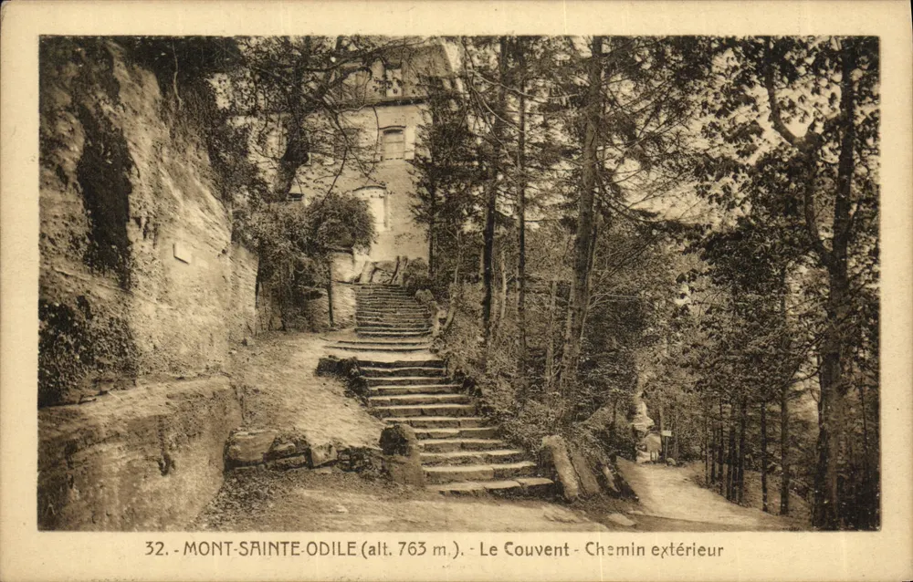 Mont-Sainte-Odile (alt. 763 m.) - Das Kloster - Äußere Straße - Vorderseite