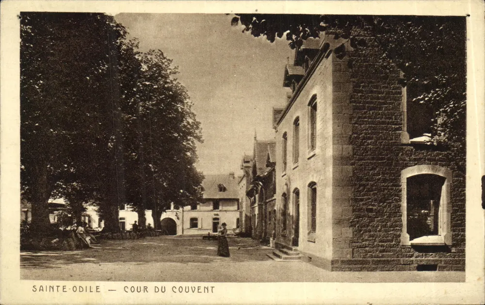 Sainte-Odile — Cour du couvent — Braun & Cie, Dornach-Hi-Rhin - Frente