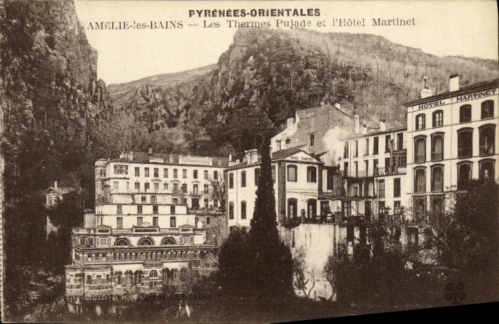 Amélie-les-Bains — Die Thermalbäder Pujade und das Hotel Martinet — Foto von Amélie-les-Bains - Vorderseite