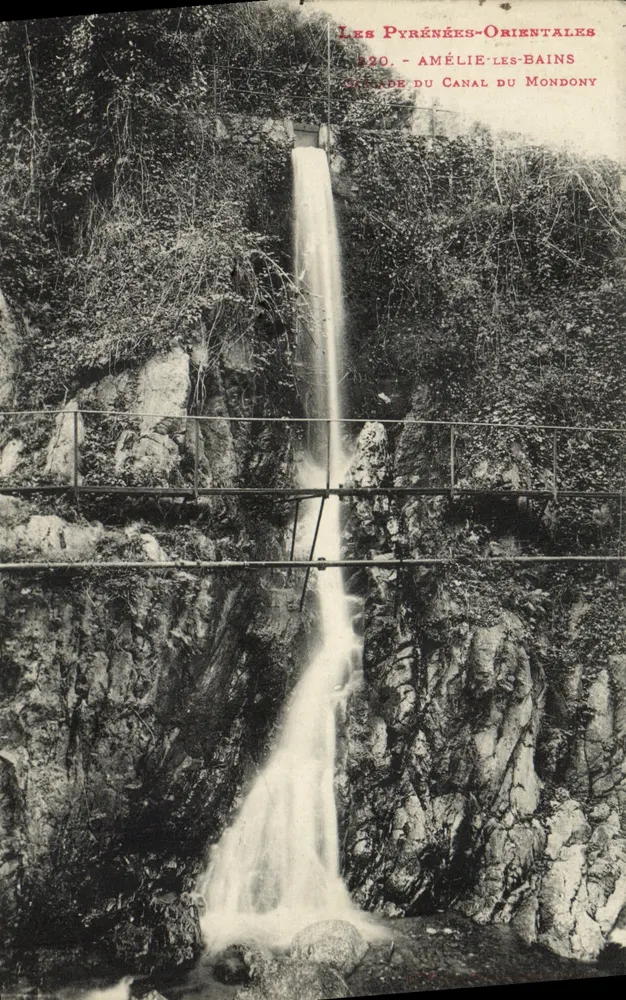 Wasserfall des Mondony-Kanals — Amélie-les-Bains — Pyrénées-Orientales - Vorderseite
