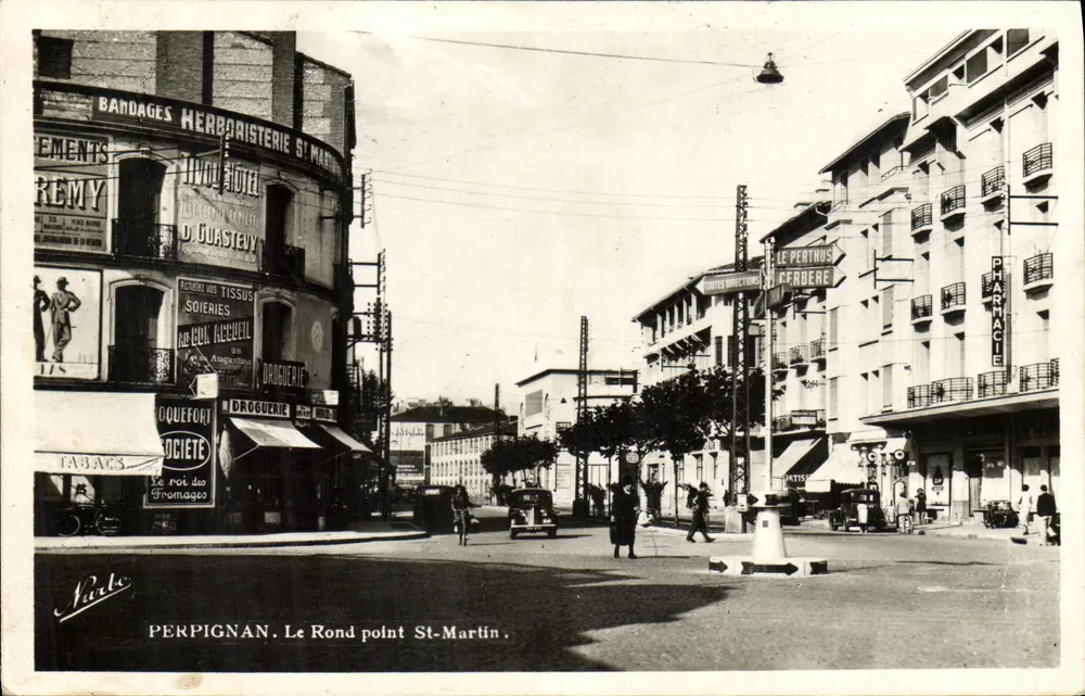 Perpignan. O rotonda St-Martin — vista de rua com farmácia e drogaria — editor 'Parlo' - Frente