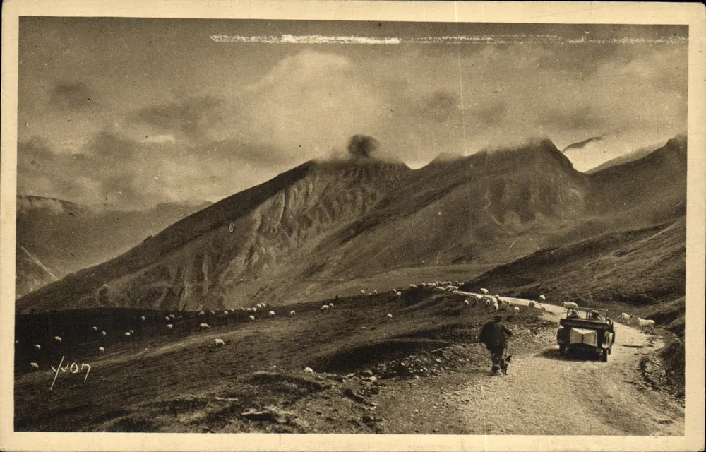 No Cume do Col d'Aubisque — Os Pirineus — Edição de Arte YVON - Frente