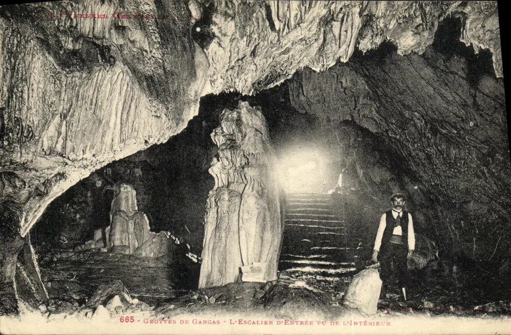 Grottes de Gargas - Die Eingangstreppe von innen gesehen — Verlag L. D'Heneker, n° 665 - Vorderseite