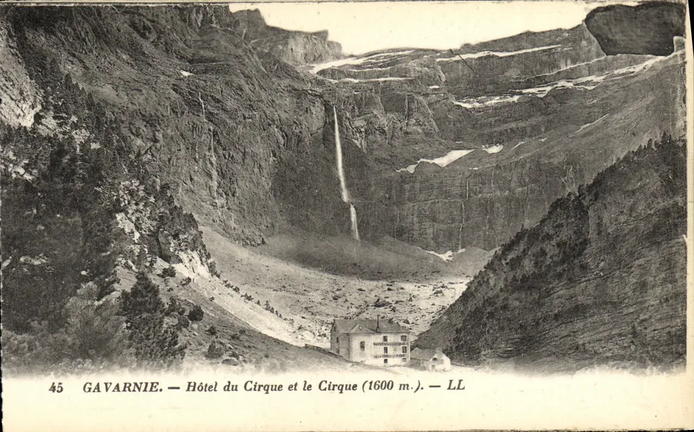 Gavarnie — Hotel do Circo e o Circo (1600 m.) — LL - Frente