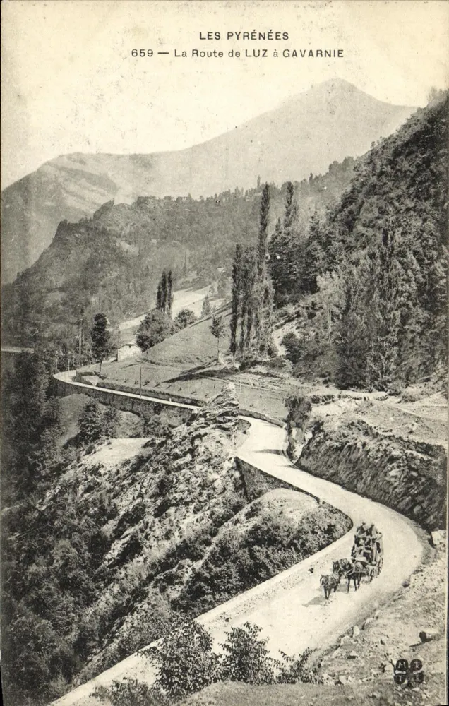 Os Pirineus — A Estrada de Luz a Gavarnie — Editor: Os Pirineus, n° 659 - Frente