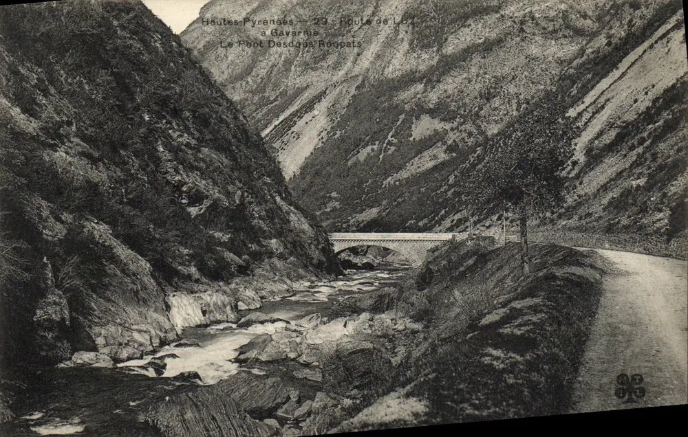 Hautes-Pyrénées — Straße von Luz nach Gavarnie — Die Brücke der Que Roupets - Vorderseite