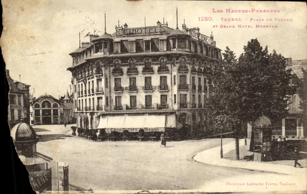 Tarbes - Place de Verdun — Grand Hôtel Moderne, Verleger Phototypie Labouche Frères, Toulouse, Nr. 1250 - Vorderseite