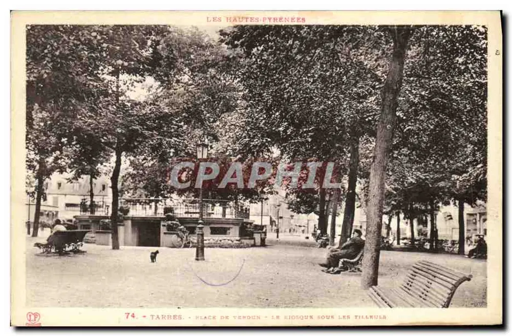 Tarbes — Place de Vendoum — Der Kiosk unter den Linde - Vorderseite