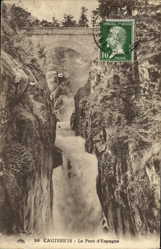 Cauterets - Le Pont d'Espagne — pont en pierre au-dessus d'un canyon avec cascade, éditeur '59 CAUTERETS' et timbre 10c Pasteur - Frente