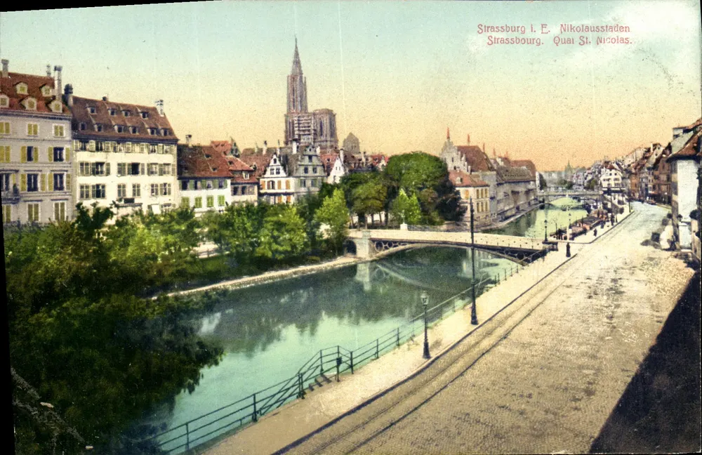 Strasbourg. Quai St. Nicolas — vista do canal e da catedral — Felix Lülb, Strasbourg i. E. - Frente