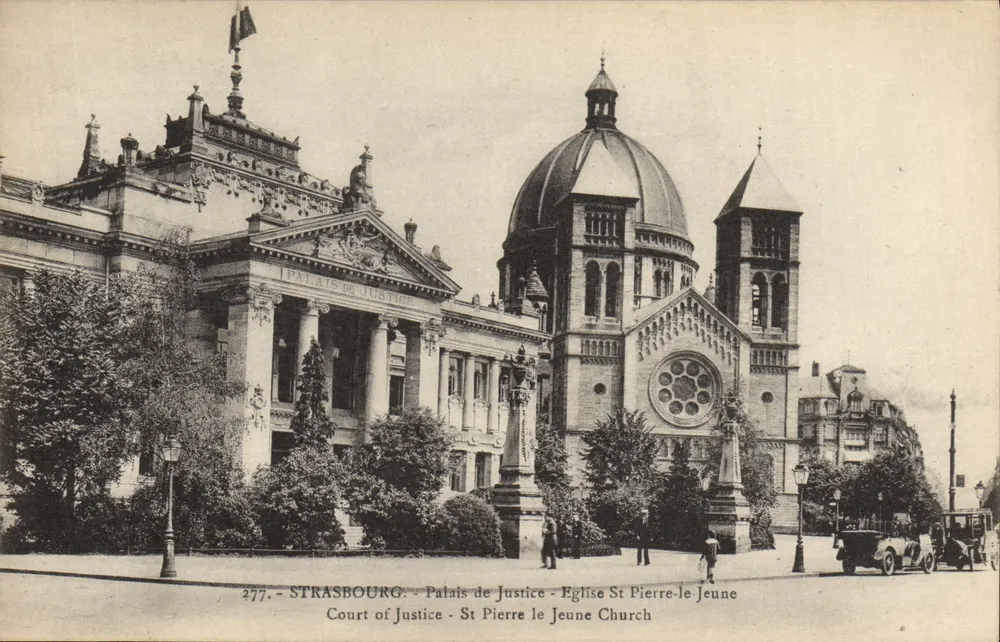 Strasbourg - Palast der Gerechtigkeit und Kirche Saint-Pierre-le-Jeune - Vorderseite