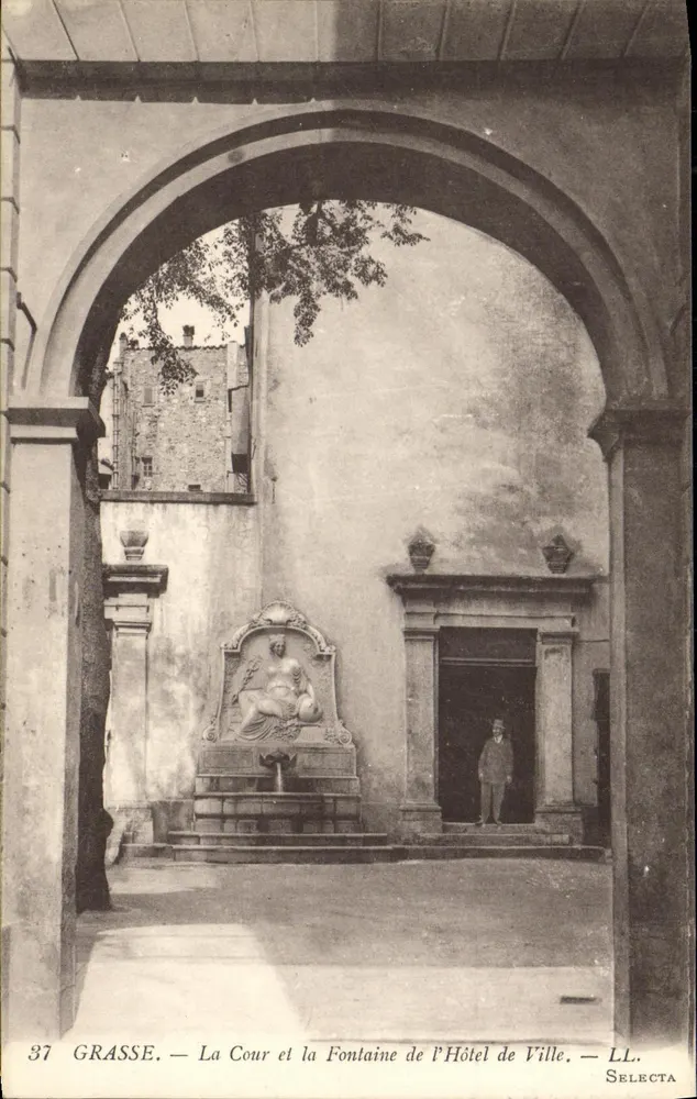 Grasse — Der Innenhof und die Fontäne des Rathauses — LL. Selecta, n°37 - Vorderseite