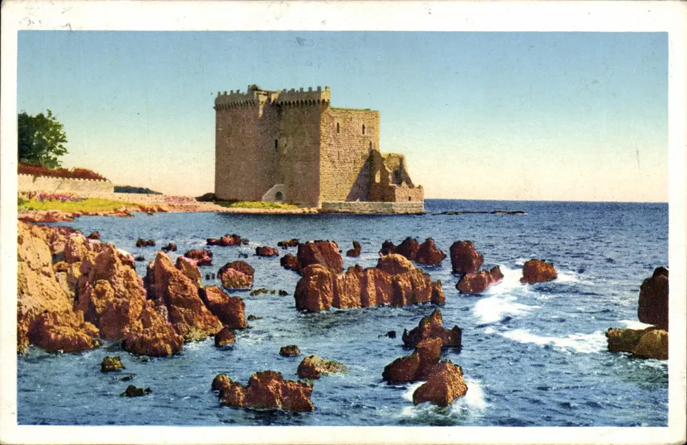 Ile Saint-Honorat — Verfestigter Kloster mit Riffen — Carrefour Touristique - Vorderseite