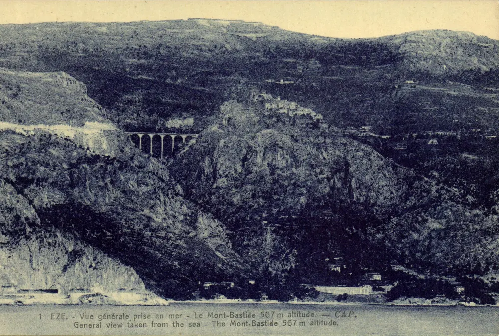 Eze — Allgemeiner Blick vom Meer — Berg Bastide 567 m Höhe — CAP - Vorderseite