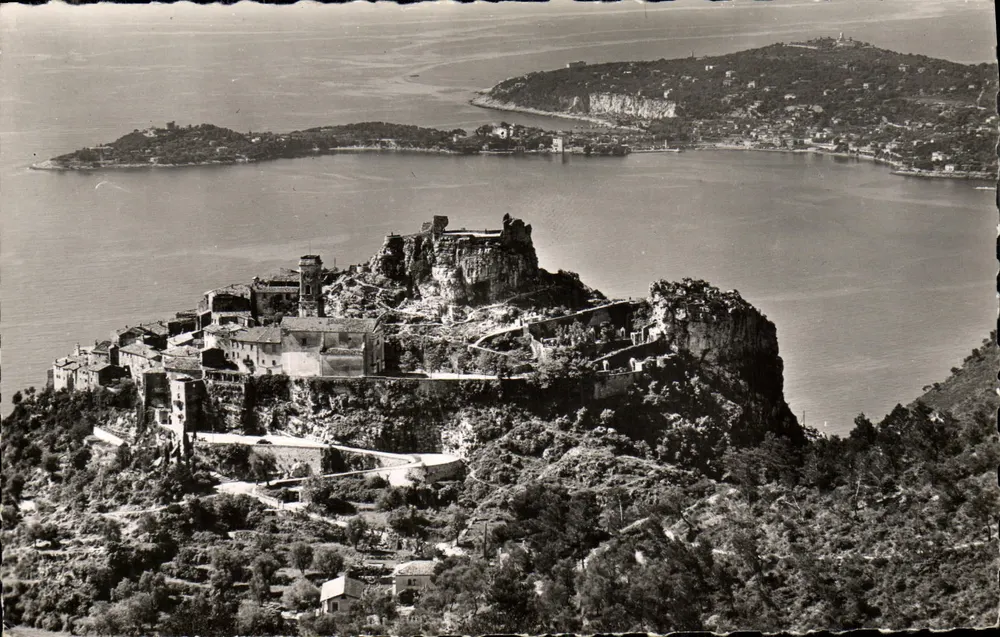 Eze Village — Allgemeiner Blick — Cap Ferrat im Hintergrund — Editions S.E.P.T. - Vorderseite